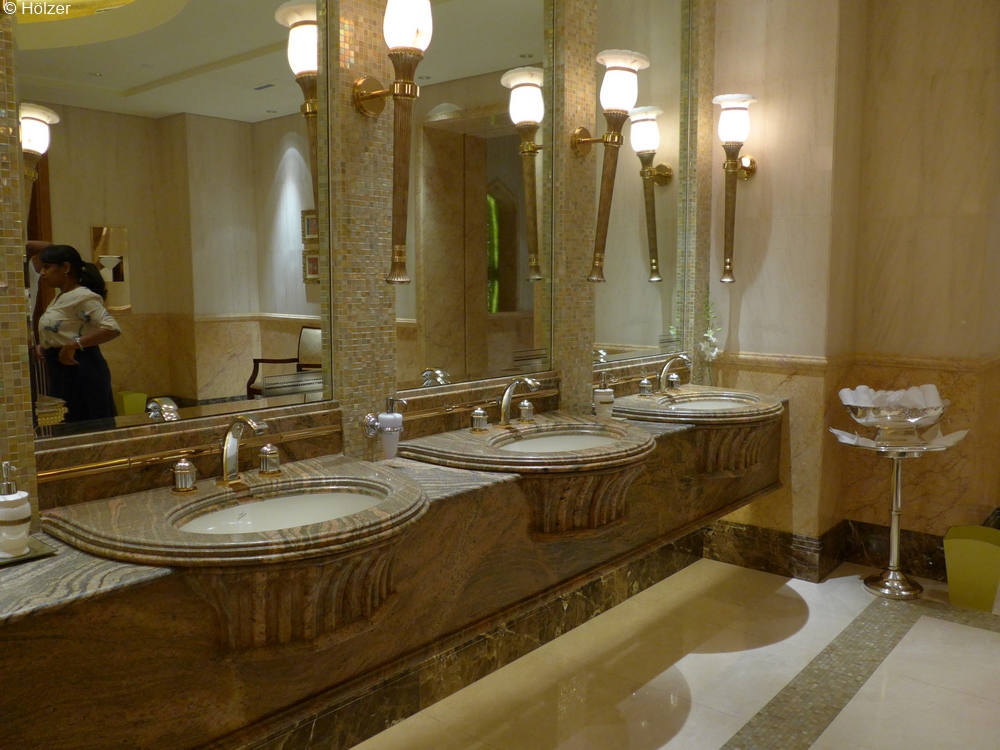 hoe-2018-04-07-Abu_Dhabi-P1060465d.jpg
