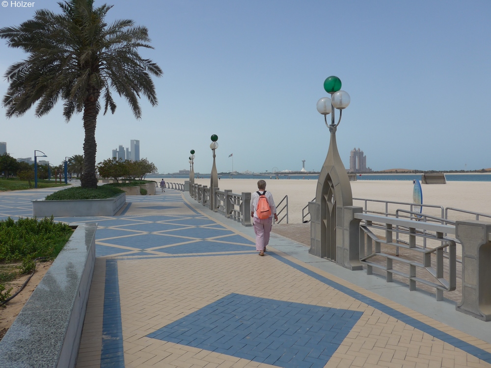 hoe-2018-04-07-Abu_Dhabi-P1100009p.jpg