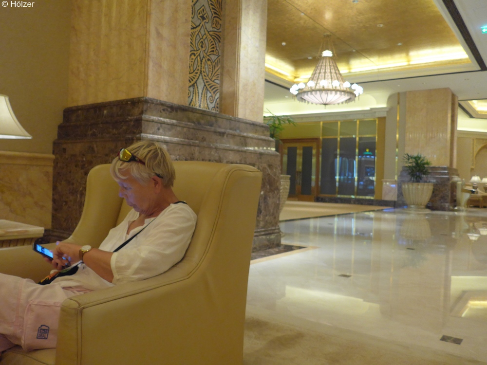 hoe-2018-04-07-Abu_Dhabi-P1100018p.jpg